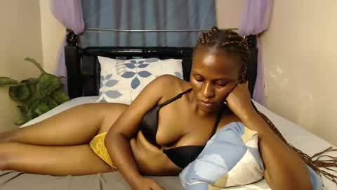 Snapshot of chantelsamz2 chatting on December 6, 2024, 12:23 am Chantel online show from December 6, 2024, 12:23 am