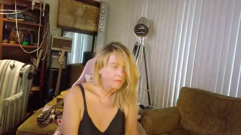 Snapshot of charli_girl chatting on March 7, 2026, 10:40 pm Charli online show from March 7, 2026, 10:40 pm