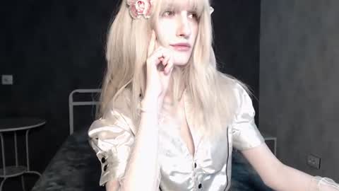 Snapshot of charlie_crystal chatting on June 30, 2026, 4:13 am Charlie online show from June 30, 2026, 4:13 am