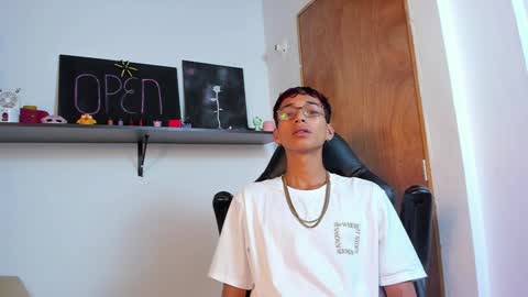 Snapshot of charlieerusso chatting on January 6, 2025, 12:05 am Charles Russo online show from January 6, 2025, 12:05 am