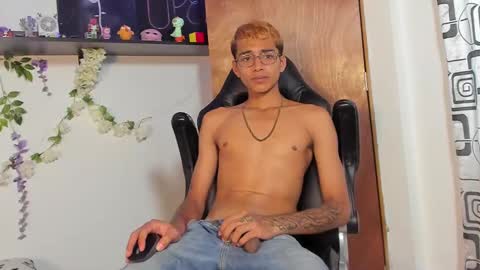 Snapshot of charlieerusso chatting on February 17, 2025, 9:19 pm Charles Russo online show from February 17, 2025, 9:19 pm