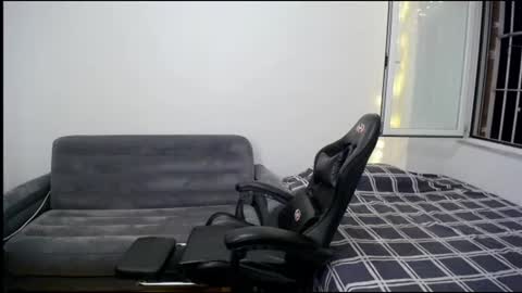 Snapshot of charlieseyer chatting on July 23, 2026, 9:57 pm carlos reyes online show from July 23, 2026, 9:57 pm