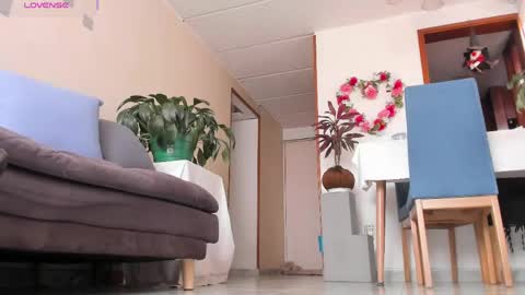 Snapshot of charlize_legs_ chatting on May 28, 2026, 3:42 pm Charlize online show from May 28, 2026, 3:42 pm