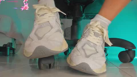 charlotte  grey online show from February 27, 2026, 8:09 pm