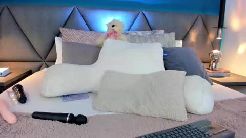 Snapshot of charlotte_copper chatting on February 12, 2025, 3:38 pm Charlotte online show from February 12, 2025, 3:38 pm