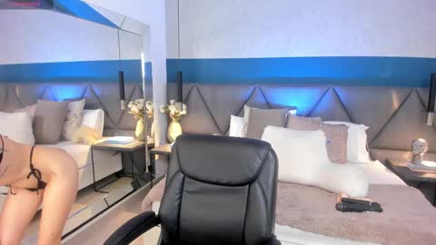 Snapshot of charlotte_copper chatting on February 20, 2025, 3:41 pm Charlotte online show from February 20, 2025, 3:41 pm