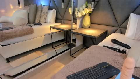 Snapshot of charlotte_copper chatting on February 24, 2025, 1:42 pm Charlotte online show from February 24, 2025, 1:42 pm