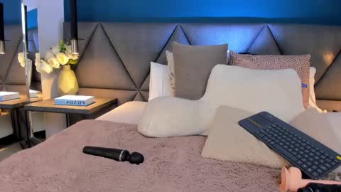 Snapshot of charlotte_copper chatting on February 24, 2025, 4:47 pm Charlotte online show from February 24, 2025, 4:47 pm