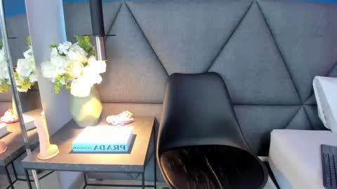 Snapshot of charlotte_copper chatting on February 26, 2025, 3:30 pm Charlotte online show from February 26, 2025, 3:30 pm