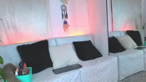 Snapshot of charlotte_copper chatting on October 17, 2025, 10:29 am Charlotte online show from October 17, 2025, 10:29 am