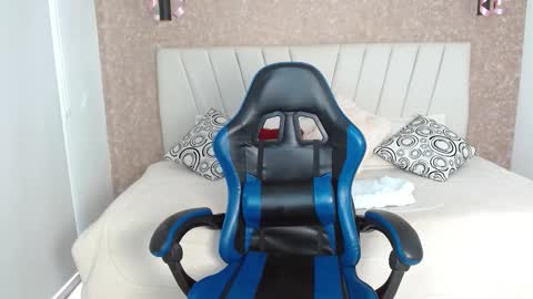 Charlotte  online show from November 10, 2025, 5:56 pm