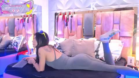 CHARLOTTELANDRY online show from September 26, 2025, 3:49 pm