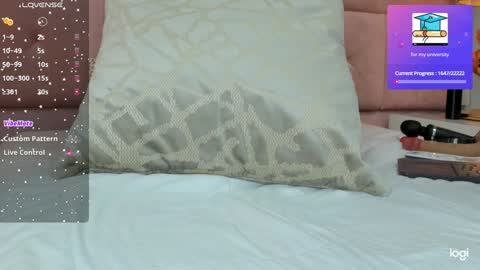 Snapshot of charlottee17 chatting on February 3, 2025, 12:57 pm ANDRE online show from February 3, 2025, 12:57 pm