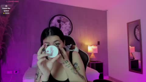 Snapshot of charlottee27_ chatting on May 27, 2026, 2:08 am Charlottee online show from May 27, 2026, 2:08 am