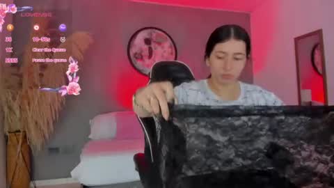 Snapshot of charlottee27_ chatting on June 19, 2026, 2:05 am Charlottee online show from June 19, 2026, 2:05 am
