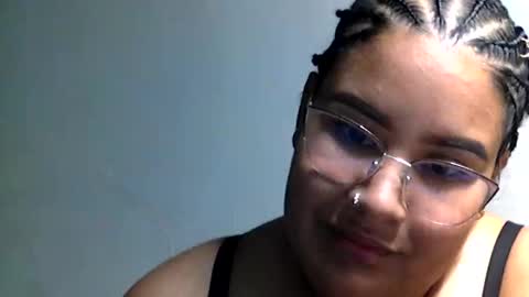 charlottequeen_21 online show from May 11, 2026, 2:06 am
