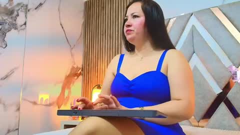 Charlotte  Schmidt online show from April 14, 2026, 11:38 am