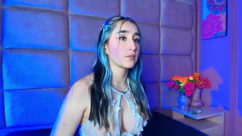 charlottestuart_ online show from January 18, 2026, 4:05 am