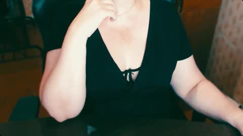 CharlotteXTasty online show from September 19, 2025, 12:06 pm