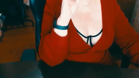 CharlotteXTasty online show from December 5, 2025, 1:52 pm