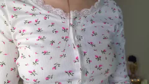 Snapshot of charming_bliss chatting on February 9, 2026, 3:38 pm Kaylee online show from February 9, 2026, 3:38 pm