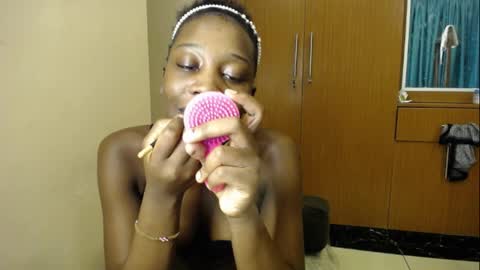 Snapshot of charmingcoco_ chatting on June 1, 2026, 6:15 am Coco online show from June 1, 2026, 6:15 am