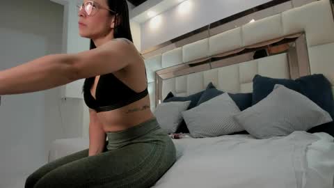 Snapshot of charolnox chatting on April 27, 2026, 12:36 pm Charol online show from April 27, 2026, 12:36 pm