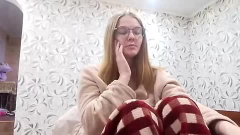 Snapshot of chauknispel chatting on May 31, 2026, 10:22 pm Olivia online show from May 31, 2026, 10:22 pm