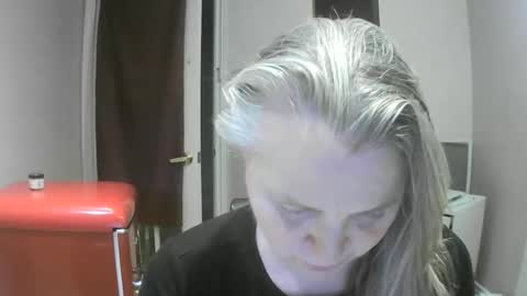 chealsiek online show from October 3, 2025, 1:02 am