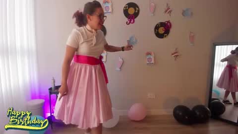 Regina Phalange online show from September 26, 2025, 9:52 pm