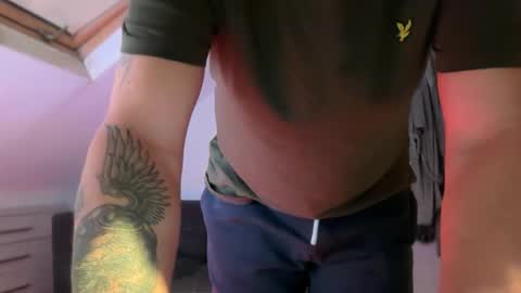 Snapshot of cheekylondon70 chatting on September 23, 2025, 10:57 pm Cheekylondon online show from September 23, 2025, 10:57 pm