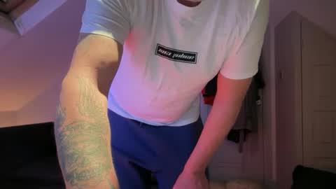 Snapshot of cheekylondon70 chatting on September 30, 2025, 9:53 pm Cheekylondon online show from September 30, 2025, 9:53 pm