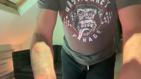 Snapshot of cheekylondon70 chatting on October 29, 2025, 10:33 pm Cheekylondon online show from October 29, 2025, 10:33 pm