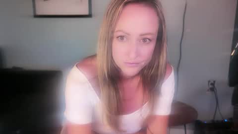 chelsee lynn online show from October 22, 2025, 4:24 am