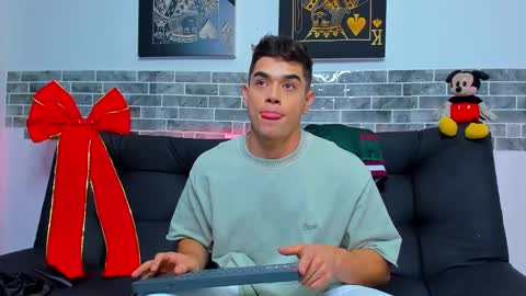 Snapshot of chepe_fit chatting on December 31, 2024, 12:11 am chepe vause online show from December 31, 2024, 12:11 am