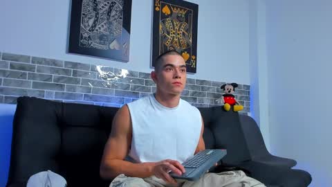 Snapshot of chepe_fit chatting on February 16, 2025, 1:25 am chepe vause online show from February 16, 2025, 1:25 am