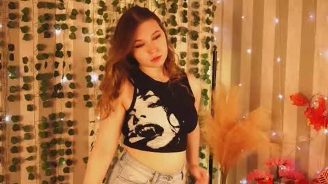 Snapshot of cherry_cheeky_juice chatting on November 12, 2025, 6:30 pm Di online show from November 12, 2025, 6:30 pm