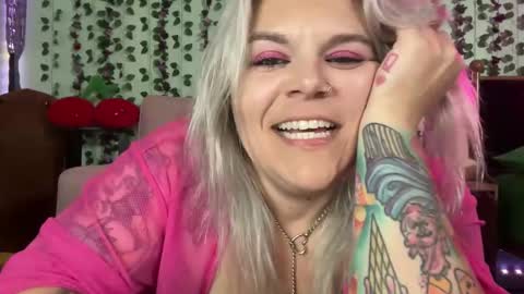 Snapshot of cherryb0mbb0mb chatting on May 31, 2026, 6:10 am CherryBombBomb online show from May 31, 2026, 6:10 am