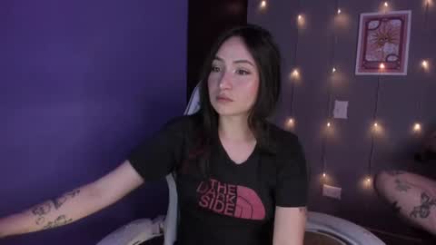  dayis independent model  online show from March 4, 2025, 7:41 am