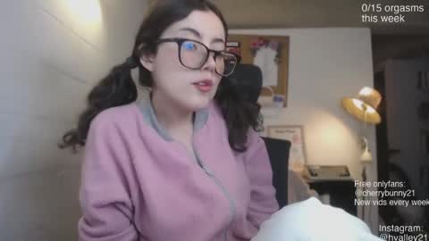 Snapshot of cherrybunny21 chatting on April 25, 2026, 5:32 am Sarah Prez online show from April 25, 2026, 5:32 am