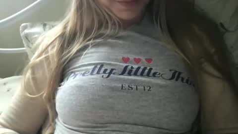 cherryflavorxx online show from March 19, 2026, 4:22 pm