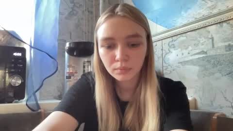 Snapshot of cherryleija chatting on June 18, 2026, 9:14 am Lei online show from June 18, 2026, 9:14 am
