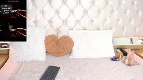 Cherry  online show from April 14, 2026, 4:51 am