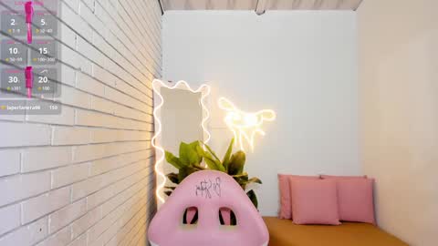 Snapshot of chiara_tay chatting on February 5, 2025, 10:22 pm Chiara online show from February 5, 2025, 10:22 pm