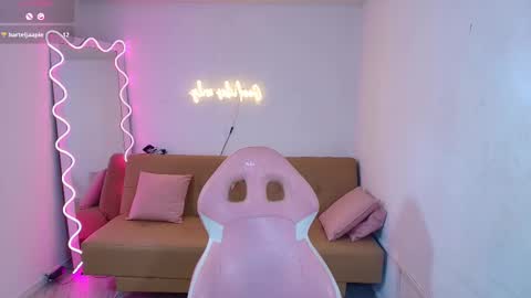 Snapshot of chiara_tay chatting on March 7, 2025, 10:02 am Chiara online show from March 7, 2025, 10:02 am