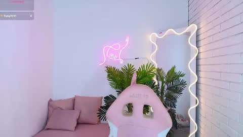 Snapshot of chiara_tay chatting on March 8, 2025, 6:54 am Chiara online show from March 8, 2025, 6:54 am