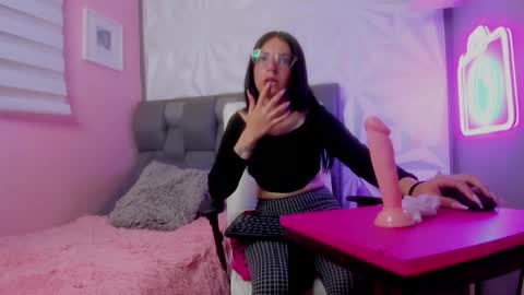 Snapshot of chiaraa_fiore chatting on February 10, 2025, 10:51 pm Chiara online show from February 10, 2025, 10:51 pm