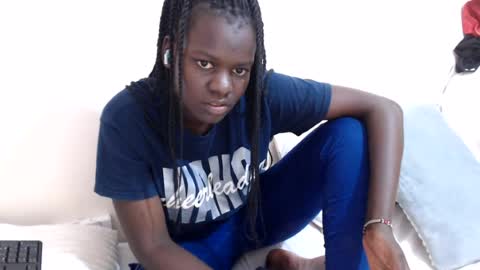 chichie_ online show from July 17, 2026, 12:01 pm