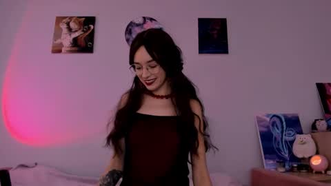 Vivian online show from October 25, 2025, 5:40 pm