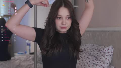 Snapshot of chillgirlll chatting on June 1, 2026, 5:42 am Nicole online show from June 1, 2026, 5:42 am